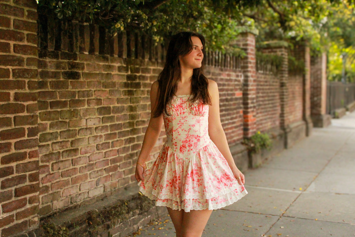 Floral summer dress in white and pink, featuring lace trim and a flared skirt, perfect for warm weather outings.