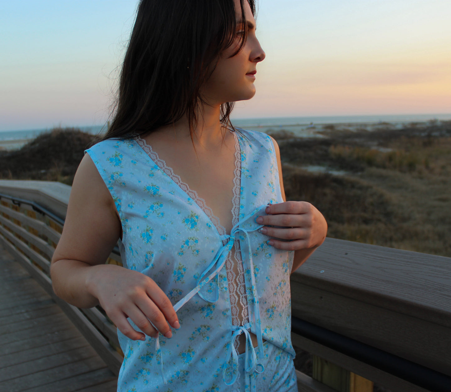 Floral-print blue loungewear with lace trim, perfect for a relaxed beach evening.